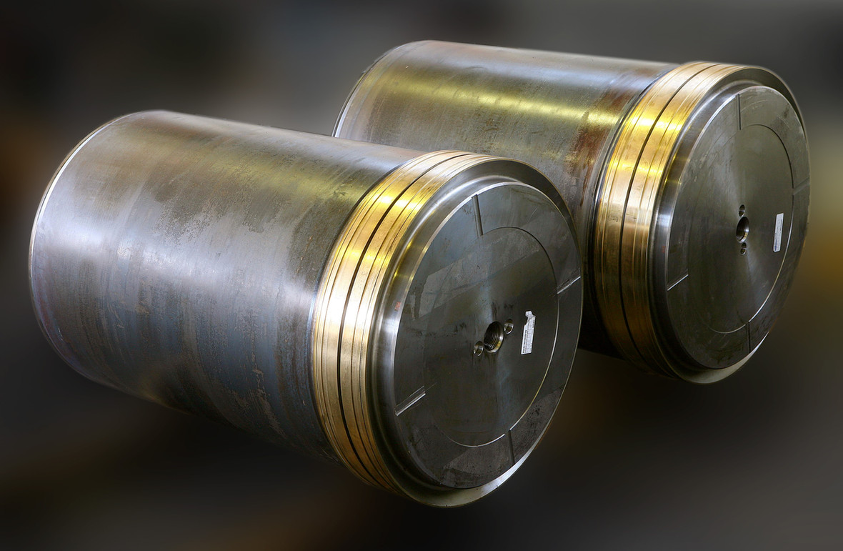 ECCENTRIC SHAFTS AND HYDRAULIC PISTONS