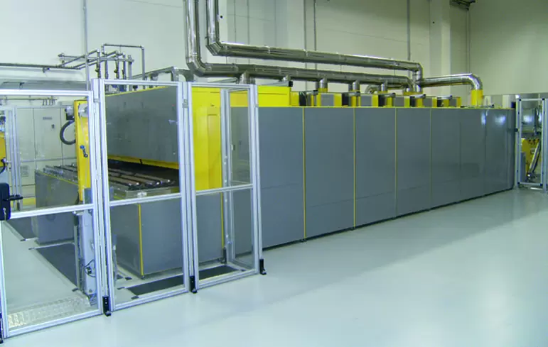 Tunnel ovens for heat treatments