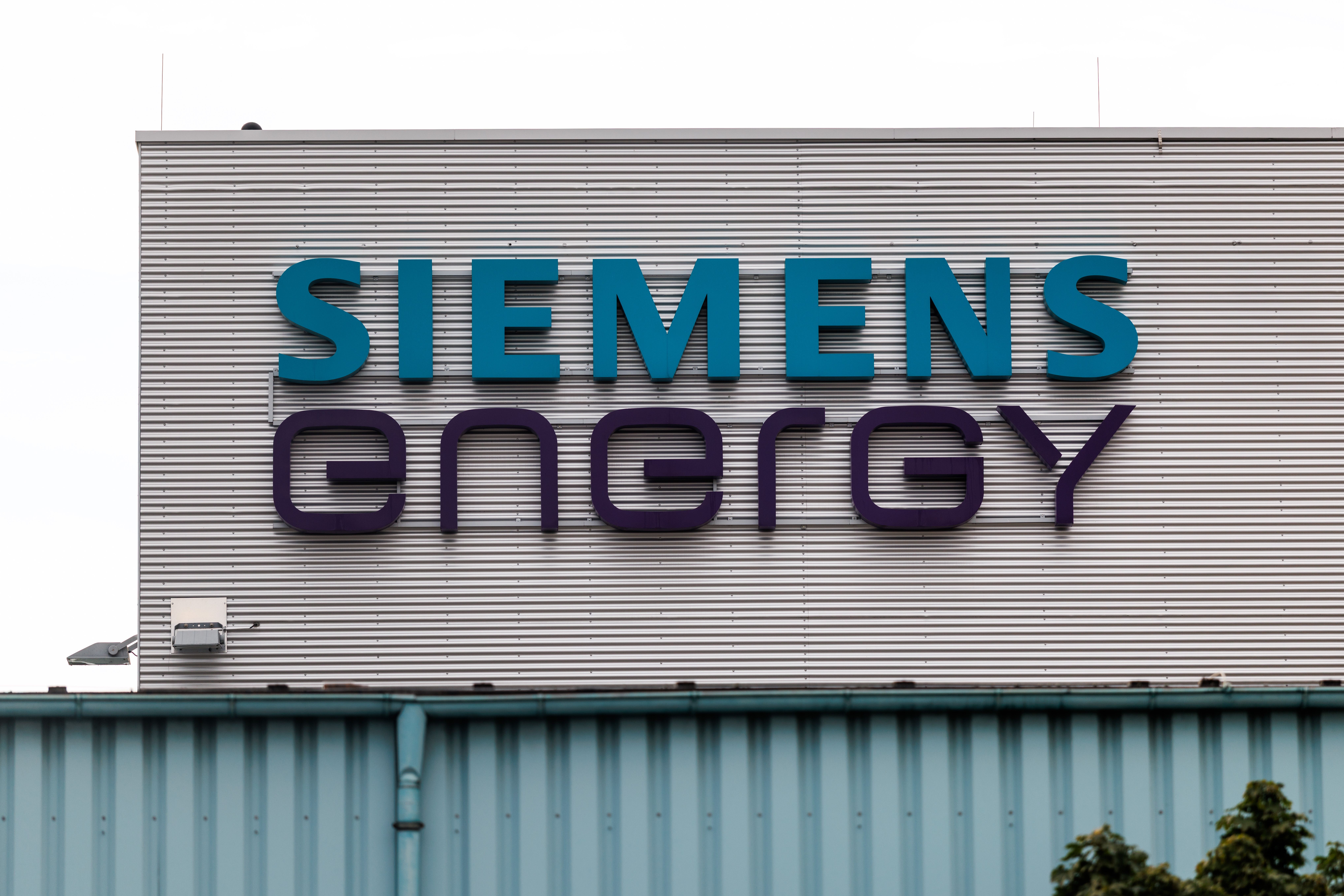 Siemens Energy Surges Toward Record Year Amid High Demand and U.S. Tariff Pressures