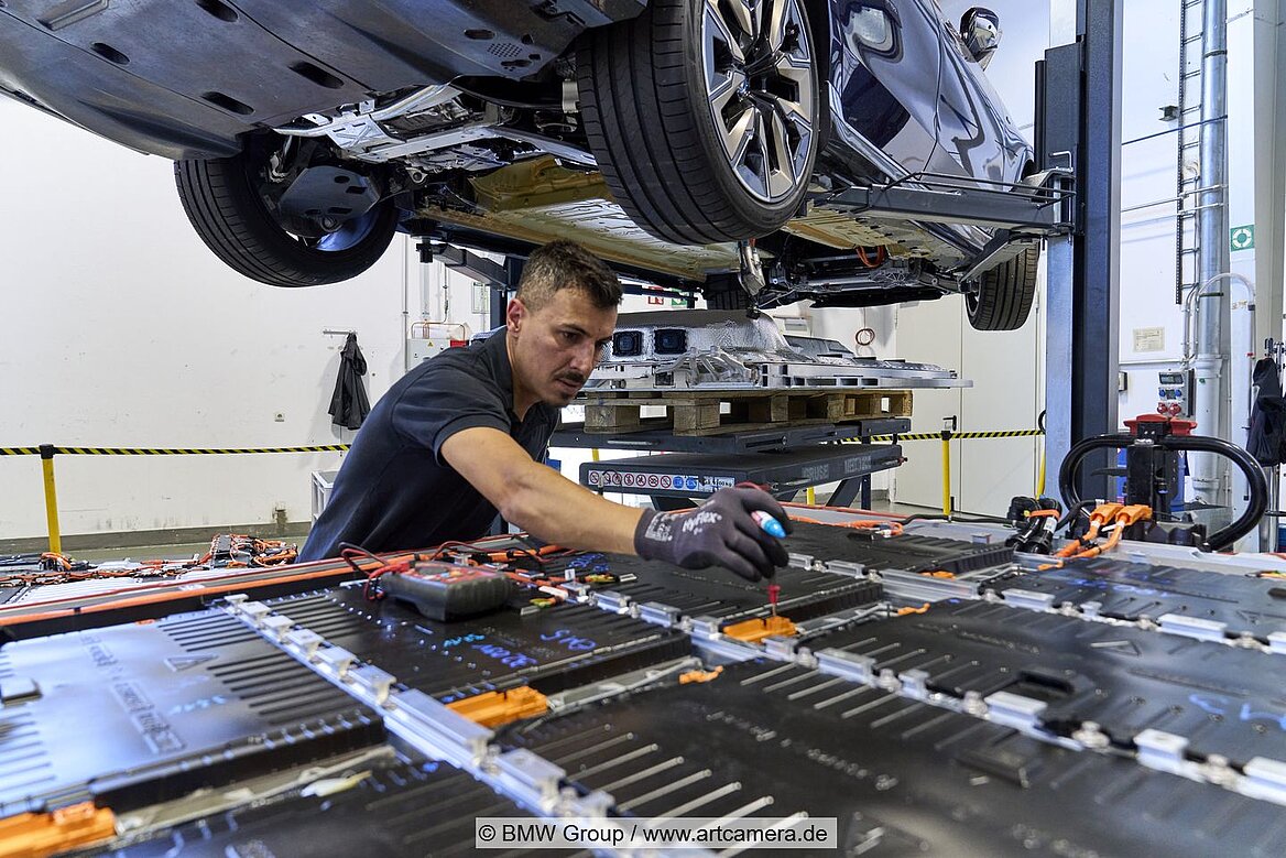 ♻️ BMW Partners with SK Tes to Advance Battery Recycling