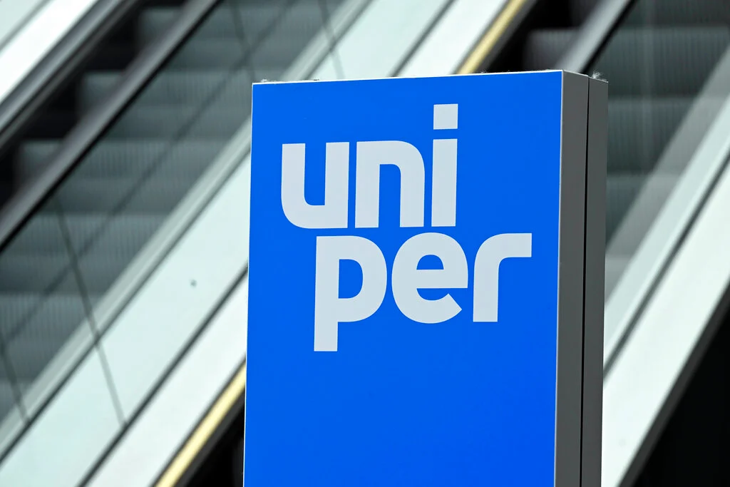 Uniper Sells LNG Refueling Stations to EnviTec Biogas 🚛