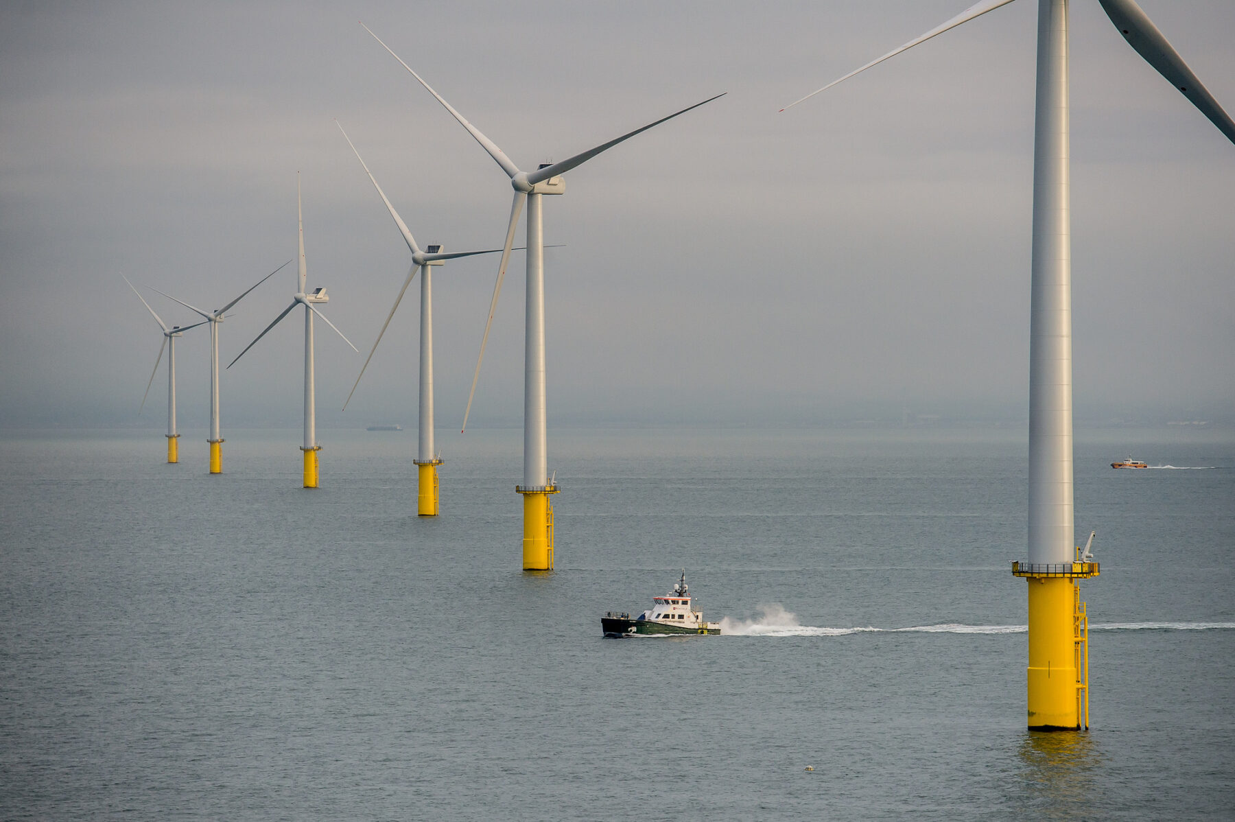 UK Greenlights Rampion Windfarm Expansion to Power 1M Homes ⚡