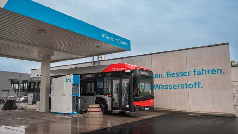 Germany Pledges €220 Million for Hydrogen Refuelling Stations and H₂ Trucks